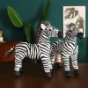 Naturtroget zebra gosedjur i stående form med realistiskt utseende som fotorekvisita 18 Naturtroget zebra gosedjur i stående form med realistiskt utseende som fotorekvisita