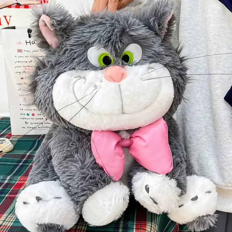 Katt gosedjur med Lucifer som motiv, fyllig kramkudde med rosa rosett, 40–50 cm 4 Katt gosedjur med Lucifer som motiv, fyllig kramkudde med rosa rosett, 40–50 cm - Bild 4