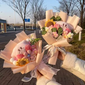 Kirby-karaktärer gosedjur i handgjord bukett med stjärnmotiv och kreativ design