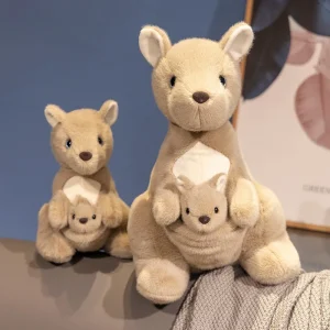 Beige känguru baby gosedjur med baby i pungen – sittande figur 22–35 cm