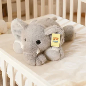 Liggande elefant gosedjur i tecknad stil som plyschkudde och sovkudde, 30–45 cm 14 Liggande elefant gosedjur i tecknad stil som plyschkudde och sovkudde, 30–45 cm