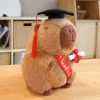 Kapybara gosedjur i söt tecknad stil med studentmössa och examensmotiv, 25 cm 16 Kapybara gosedjur i söt tecknad stil med studentmössa och examensmotiv, 25 cm