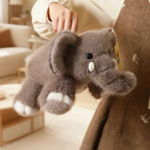 Liggande elefant gosedjur i tecknad stil som plyschkudde och sovkudde, 30–45 cm 10 Liggande elefant gosedjur i tecknad stil som plyschkudde och sovkudde, 30–45 cm
