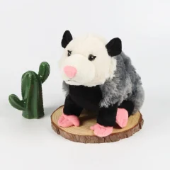 Mus gosedjur med söt, naturtrogen opossumdesign och sittande kroppsform, 38 cm