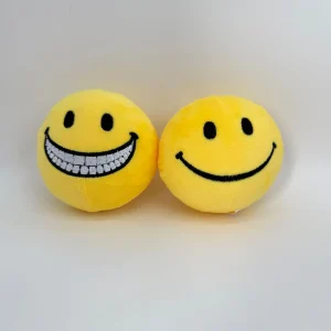 Verity gosedjur som en gul smileyboll med skräckspelsinspirerad karaktärsdesign
