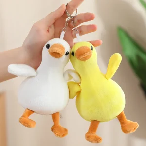 Söt vit gås och gul anka som mjuk plyschfigur, väskhänge och födelsedagspresent