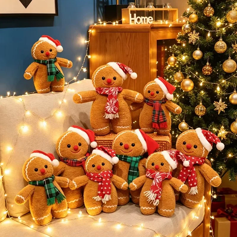 Gingerbread man gosedjur i kawaii-stil som söt julfigur med leende, 25–35 cm 26 Pepparkaksgubbe-gosedjur med tomteluvor och mönstrade halsdukar i julmiljö.
