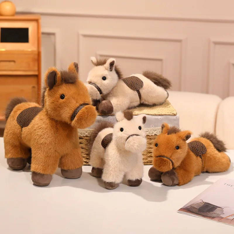 Horse gosedjur, mjuk söt tecknad ponny för sovrum, gåva till Hästens år, 1, 3 eller 5-pack 32 Flera plyschhästar visas tillsammans i olika färger och storleksintryck.