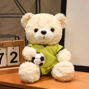 Björn gosedjur med fotbollstema, kawaii-design och lekfull animeinspirerad stil