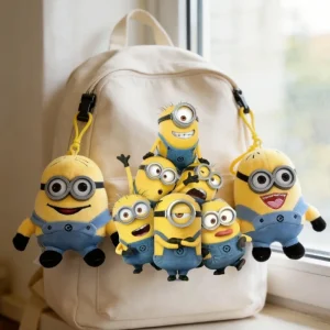 Alternative view of Minions tecknade figur som söt kawaii-nyckelring med hänge, liten present