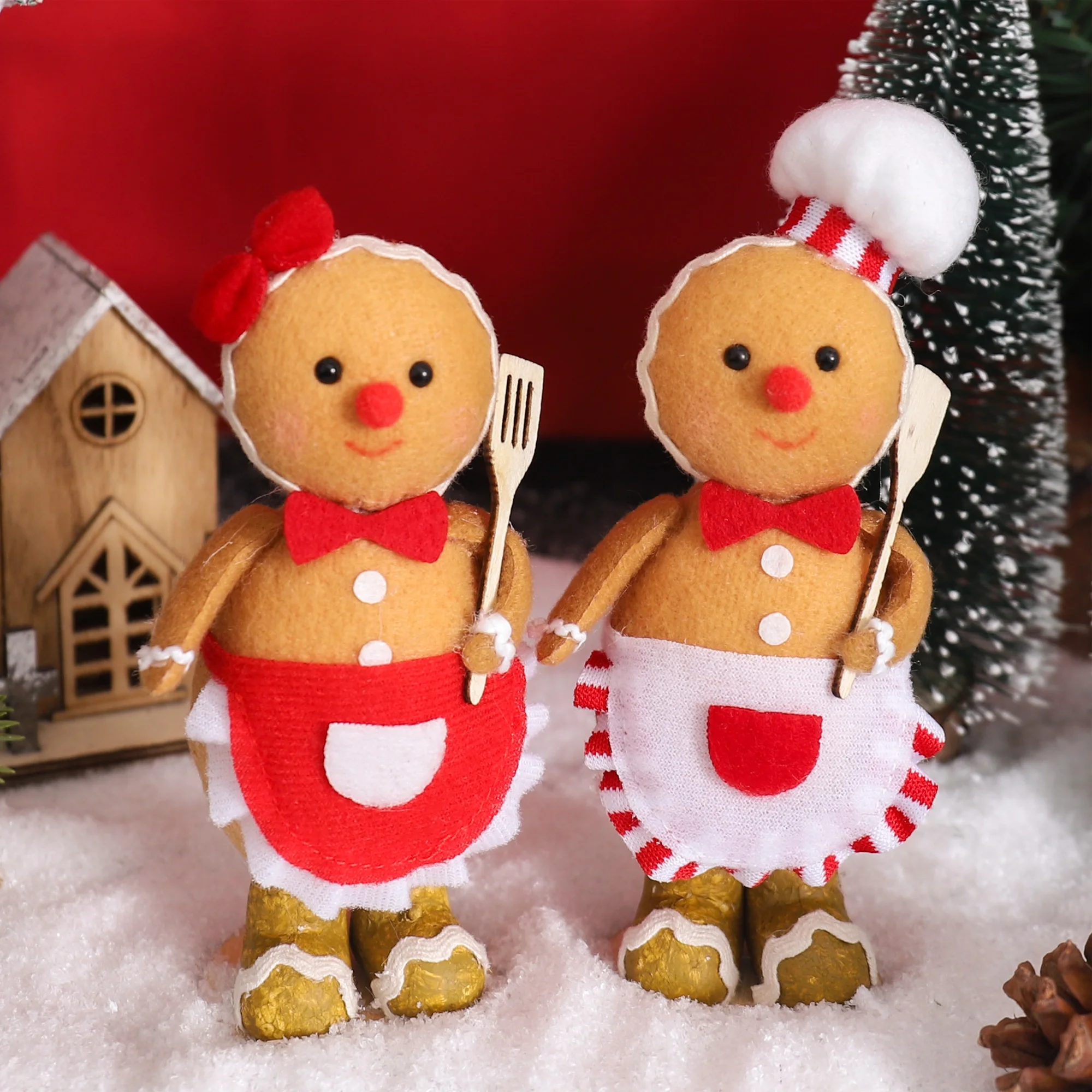 Gingerbread man som nyckelring, Sitter design och Chef design, mandekoration 22 Två pepparkaksgubbar i röda och vita dräkter står bredvid varandra.
