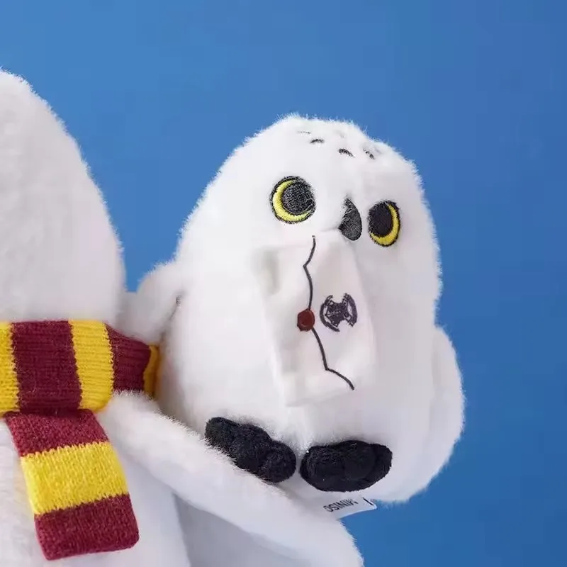 Hedwig uggla gosedjur, mjuk snöuggla utformad som axelprydnad med lekfull design 4 Hedwig uggla gosedjur, mjuk snöuggla utformad som axelprydnad med lekfull design - Bild 4