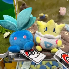 Pokémon-karaktärer i kawaii-stil som mjukisdockor, väskberlocker och samlarprydnader