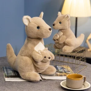 Beige känguru baby gosedjur med baby i pungen – sittande figur 22–35 cm