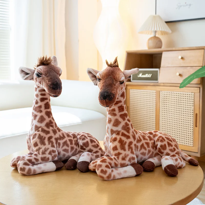 Giraffe gosedjur i liggande design, realistiskt och fluffigt vilddjursmotiv för soffan 4 Giraffe gosedjur i liggande design, realistiskt och fluffigt vilddjursmotiv för soffan - Bild 4