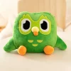 Grön uggla från Duolingo som mjukt gosedjur med karaktären Duo i söt tecknad stil 19 Grön uggla från Duolingo som mjukt gosedjur med karaktären Duo i söt tecknad stil