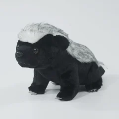 Sött, naturtroget honey badger gosedjur med ratel- och skunkmotiv i kawaii-stil