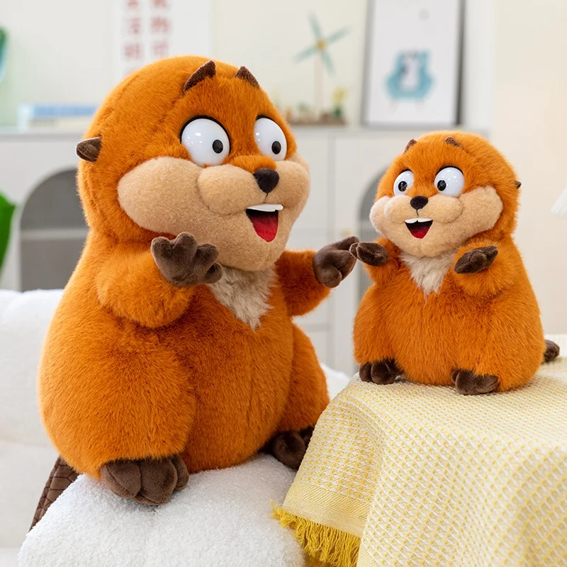 Hoppers-karaktärer gosedjur i söt animeinspirerad stil med mjuk design, 23–28 cm 20 Visa de två orange bäverplyschdjuren i olika storlekar på sängen.