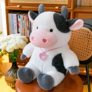 Tecknad och verklighetstrogen ko-docka i kawaii-stil, fluffig och mjuk födelsedagspresent