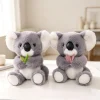 Koala plyschkudde med sött lövmönster, mjuk sovkompis från Australien, 22 cm 13 Koala plyschkudde med sött lövmönster, mjuk sovkompis från Australien, 22 cm
