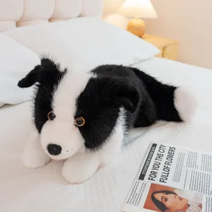 Border Collie-hund gosedjur, verklighetstroget och fluffigt liggande, 40–50 cm