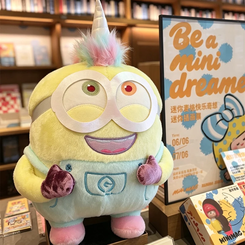 Licensierat Minions enhörning gosedjur i dräkt med regnbågshorn från Despicable Me 3 Licensierat Minions enhörning gosedjur i dräkt med regnbågshorn från Despicable Me - Bild 3
