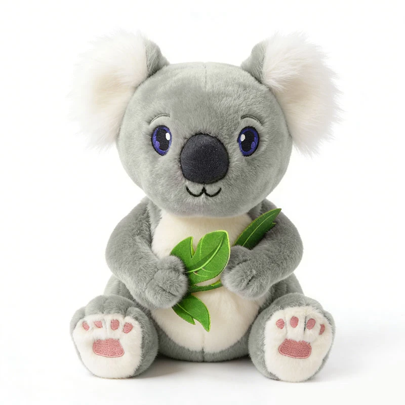 Koala gosedjur med mor och unge, naturtrogen, kreativ och mjuk utformning, 27 cm 19 Ljusgrå koala med ett grönt blad framtill.