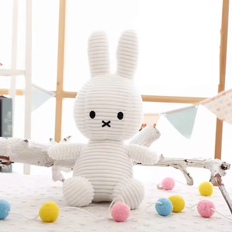 Miffy, ett kanin gosedjur i kawaii-stil med tecknad design, barnpresent och dekoration 20 Vit plyschkanin placerad på en dekorativ yta.