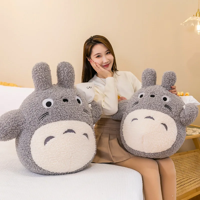 Totoro gosedjur i kawaii-stil som mjuk plyschkudde med vit papperspåse, 50–70 cm 4 Totoro gosedjur i kawaii-stil som mjuk plyschkudde med vit papperspåse, 50–70 cm - Bild 4