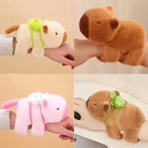 Kapybara gosedjur i kawaii-stil, utformat som ett smällarmband runt handleden 9 Kapybara gosedjur i kawaii-stil, utformat som ett smällarmband runt handleden