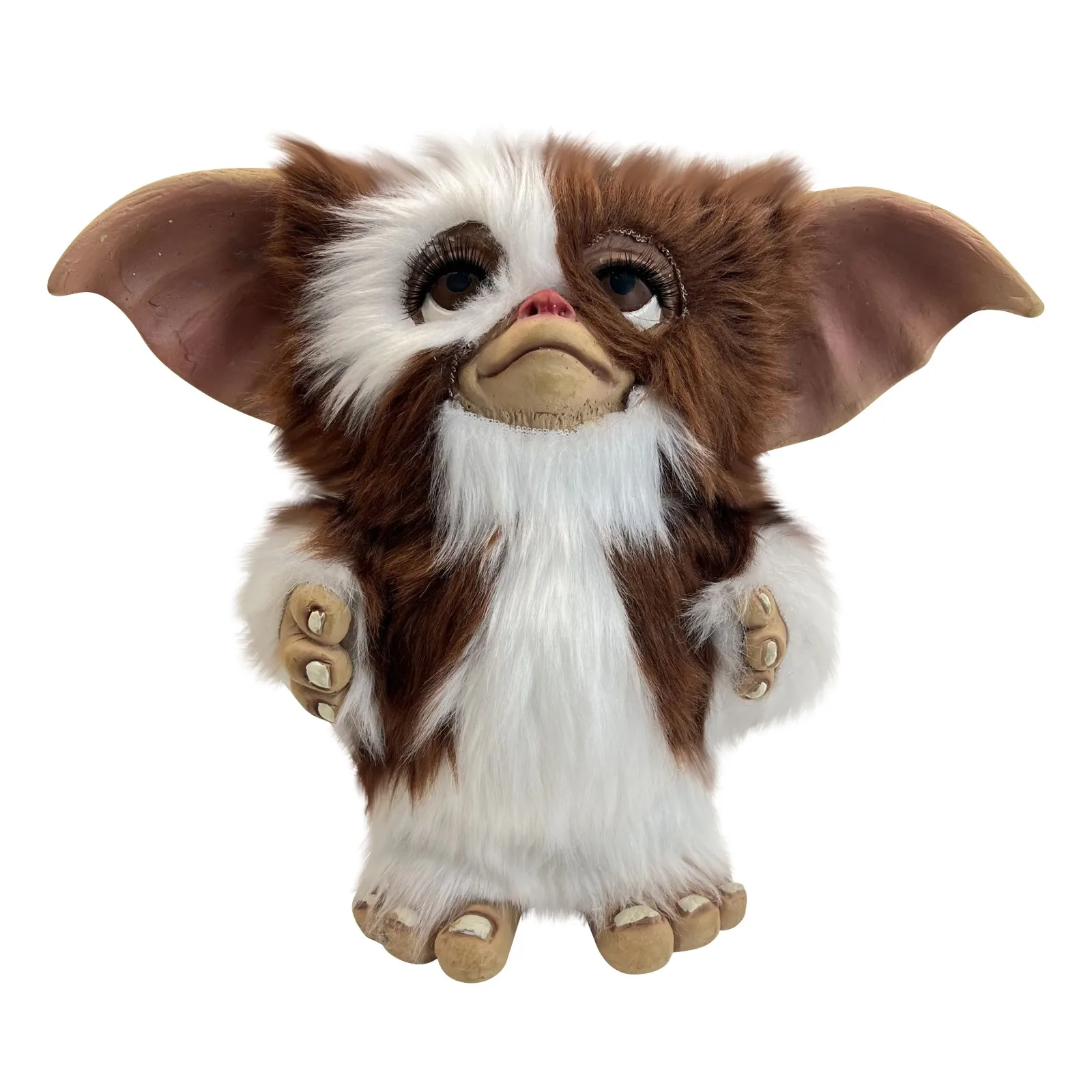 Flera figurvarianter av gosedjur i en söt, ovanlig och kawaii-inspirerad stil 22 Brunvit, lurvig figur med stora öron och små fötter mot vit bakgrund.
