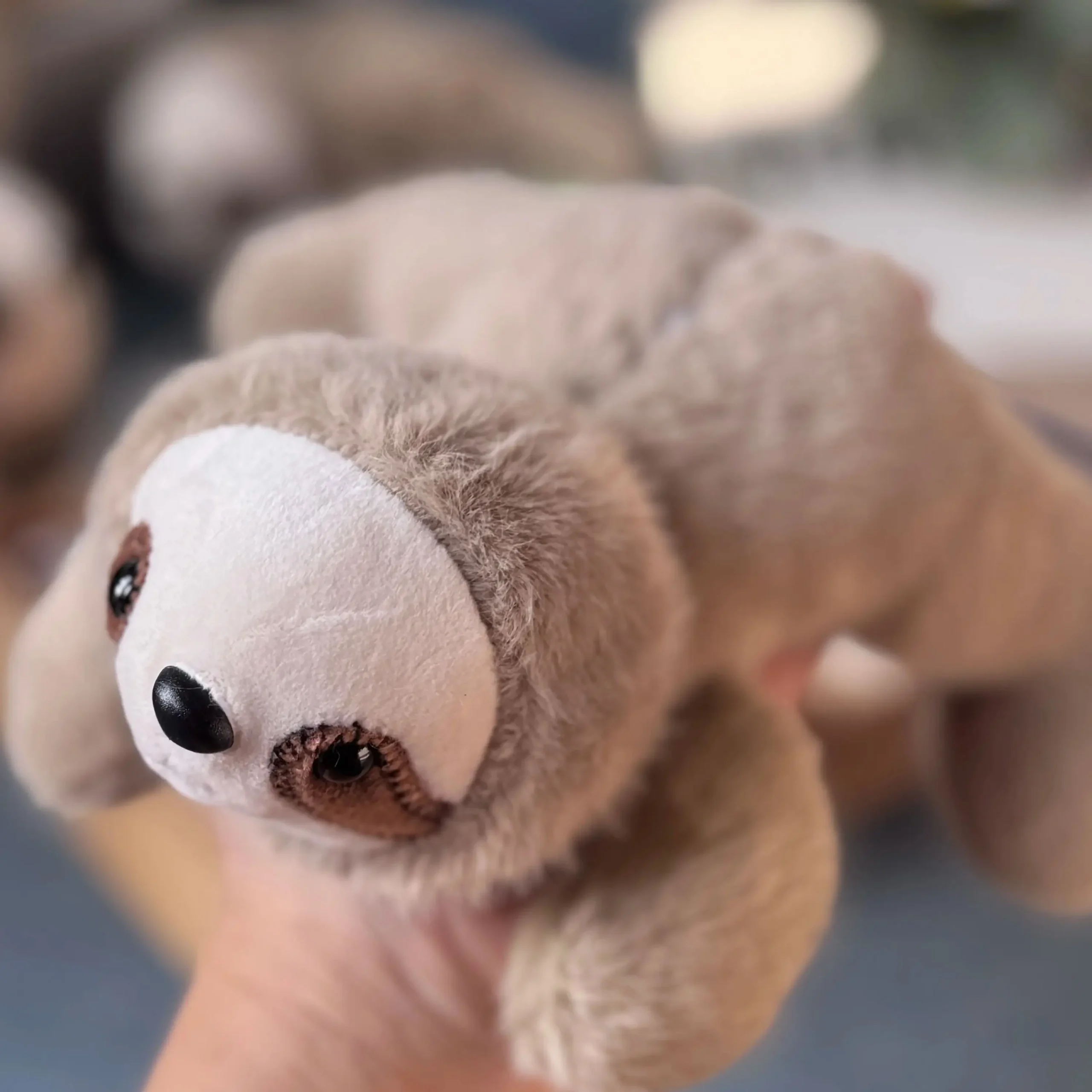 Sloth gosedjur i verklighetstrogen stil, med liggande pose, mjuk form, 20 cm 7 Sloth gosedjur i verklighetstrogen stil, med liggande pose, mjuk form, 20 cm - Bild 7