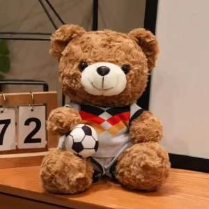 Björn gosedjur med fotbollstema, kawaii-design och lekfull animeinspirerad stil