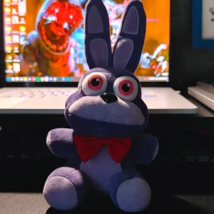 Björn gosedjur i söt tecknad stil från Five Nights at Freddy’s med Foxy och Freddy