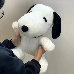 Alternative view of Kramvänlig hundkudde med Snoopy som gosedjur, i söt tecknad stil för soffans ryggstöd