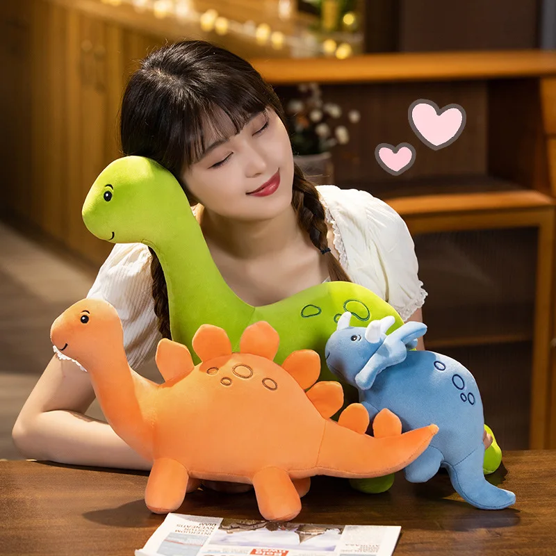 Färgglatt dinosaurie gosedjur med triceratopsmotiv i tecknad kawaii-stil för barn 6 Färgglatt dinosaurie gosedjur med triceratopsmotiv i tecknad kawaii-stil för barn - Bild 6