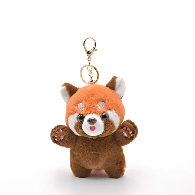 Söt röd panda och tvättbjörn i tecknad stil, hängfigur och nyckelring för ryggsäck 20 Röd pandakaraktär i plysch sedd från en annan vinkel.