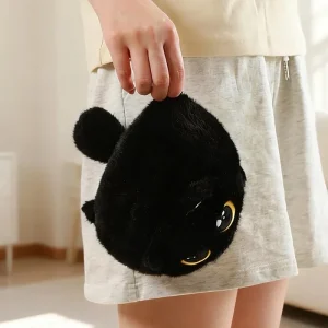 Katt gosedjur med stora ögon och rund, fluffig kawaii-form i tre olika stilar