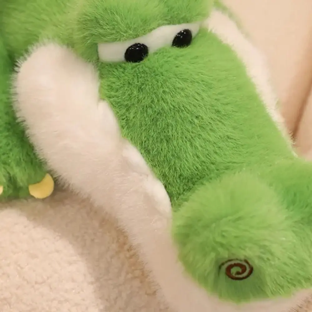 Grönt krokodil-gosedjur som kramkudde och plyschkudde i tecknad stil med mjuk känsla 4 Grönt krokodil-gosedjur som kramkudde och plyschkudde i tecknad stil med mjuk känsla - Bild 4