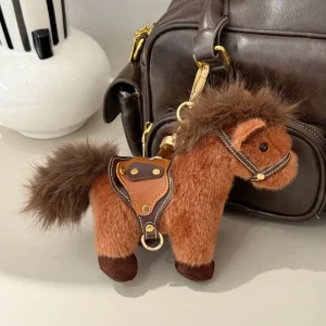 Söt fluffig ponny som nyckelring och väskdekoration med rem, kawaii westernstil