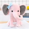 Elefant gosedjur som mjuk sovdocka, för bekväm vila och sömn i rosa eller grått