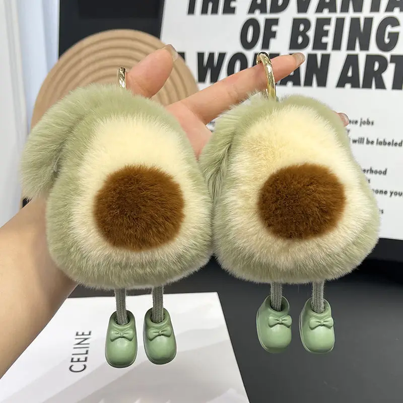 Avokadomotiv på söt kanindocka i kawaii-stil, som bilnyckelring och ryggsäckshänge 20 Två avokadoformade mjuka hängen i olika storlekar, med bruna mittpartier och gröna små skor.