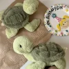 Tortoise som nyckelring, verklighetstrogen och söt, 35–40 cm