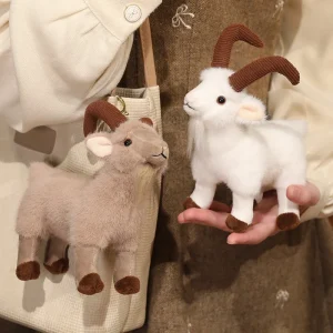 Mjuk och fluffig getfigur i tecknad dockstil med nyckelring, 16–30 cm 9 Mjuk och fluffig getfigur i tecknad dockstil med nyckelring, 16–30 cm