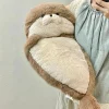 Mjuk kudde och säl gosedjur som havsutter i verklighetstrogen kawaii-stil, blåbrun