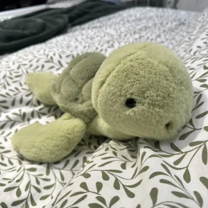 Tortoise som nyckelring, verklighetstrogen och söt, 35–40 cm