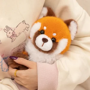 Animeinspirerat panda gosedjur som röd tvättbjörn, kawaii figur med fluffigt hår 12 Animeinspirerat panda gosedjur som röd tvättbjörn, kawaii figur med fluffigt hår