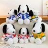 Snoopy som hund gosedjur i tecknad fotbollsstil, med tröja och boll, 35–50 cm