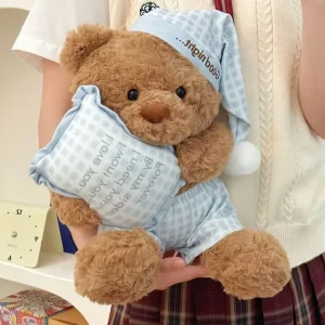 Björn gosedjur med nattmössa och pyjamas, söt och välgjord sovkompis vid läggdags 8 Björn gosedjur med nattmössa och pyjamas, söt och välgjord sovkompis vid läggdags