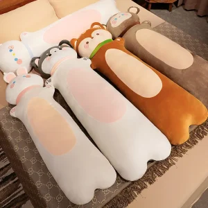 Katt gosedjur som lång kudde i söt design, räv, apa, kanin eller husky, 110–130 cm